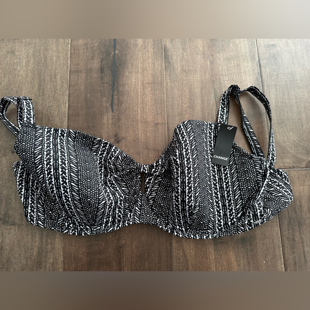 Size 32k swim bikini top